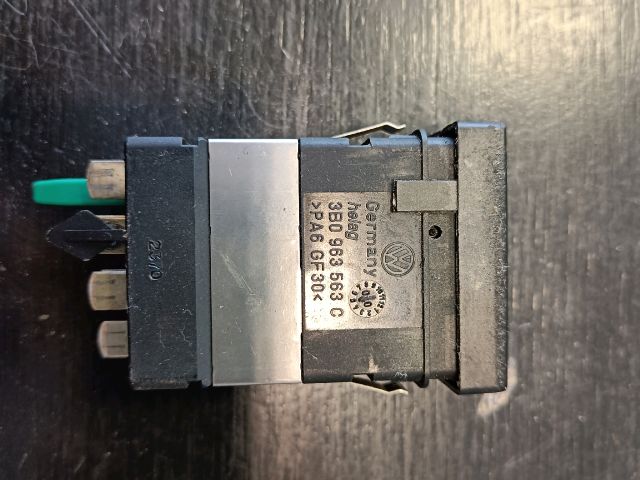 bontott VW PASSAT B5 Bal első Ülésfűtés Kapcsoló