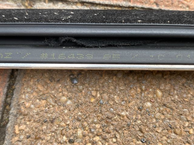 bontott VW PASSAT B5 Bal első Vízlehúzó Gumicsík