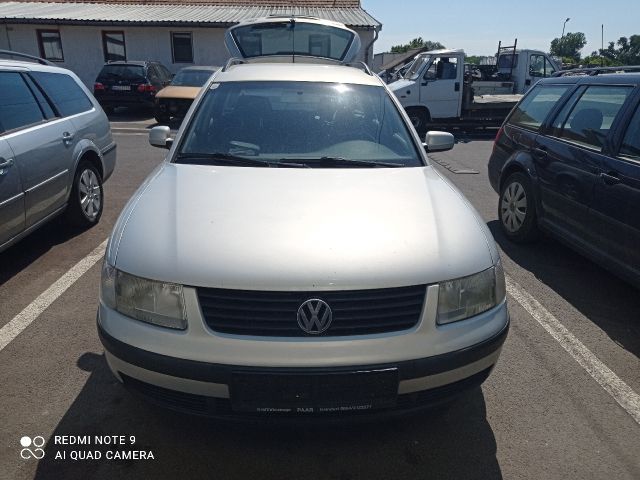 bontott VW PASSAT B5 Bal első Zárbetét