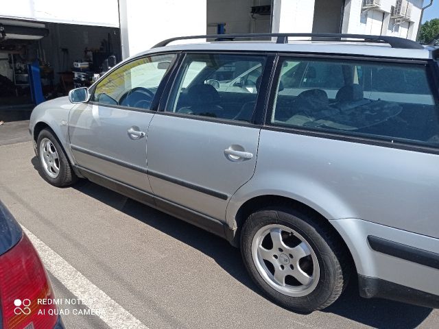 bontott VW PASSAT B5 Bal első Zárbetét