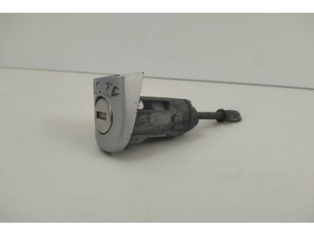 bontott VW PASSAT B5 Bal első Zárbetét