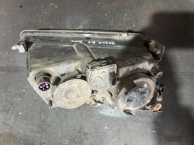 bontott VW PASSAT B5 Bal Fényszóró