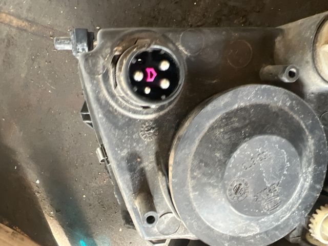 bontott VW PASSAT B5 Bal Fényszóró