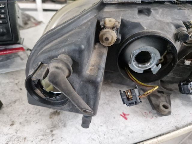 bontott VW PASSAT B5 Bal Fényszóró