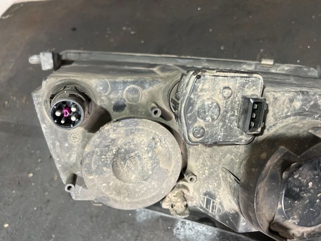 bontott VW PASSAT B5 Bal Fényszóró