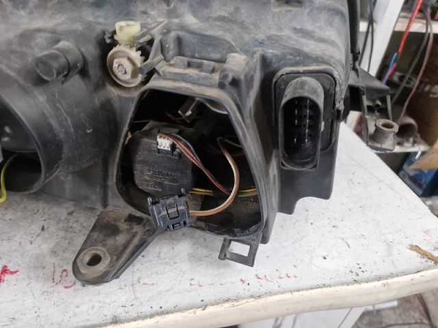 bontott VW PASSAT B5 Bal Fényszóró