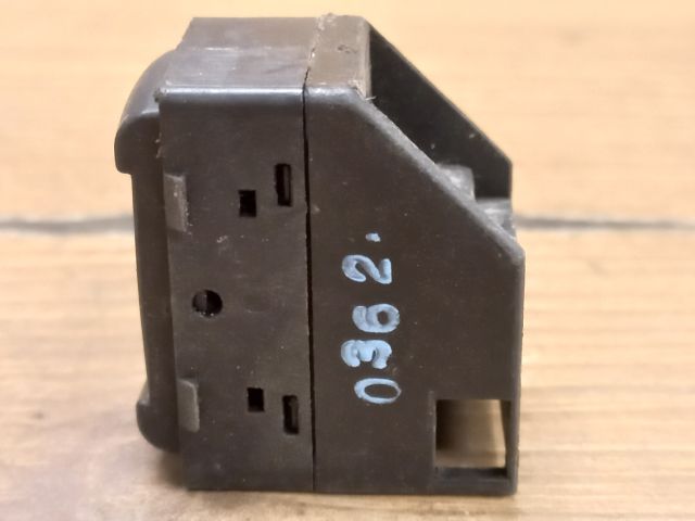 bontott VW PASSAT B5 Bal hátsó Ablakemelő Kapcsoló