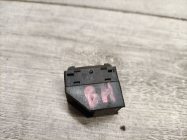 bontott VW PASSAT B5 Bal hátsó Ablakemelő Kapcsoló