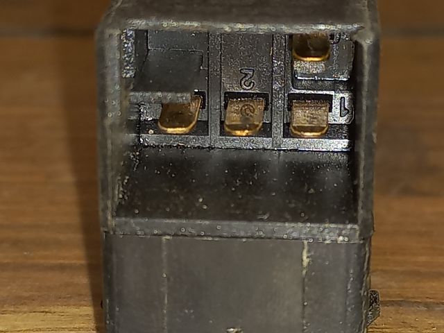 bontott VW PASSAT B5 Bal hátsó Ablakemelő Kapcsoló