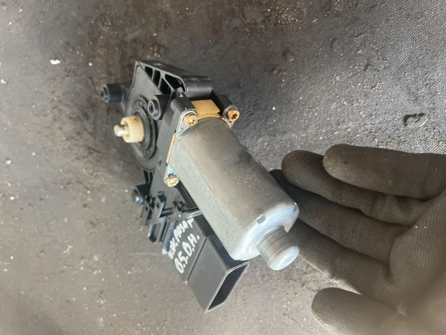 bontott VW PASSAT B5 Bal hátsó Ablakemelő Motor