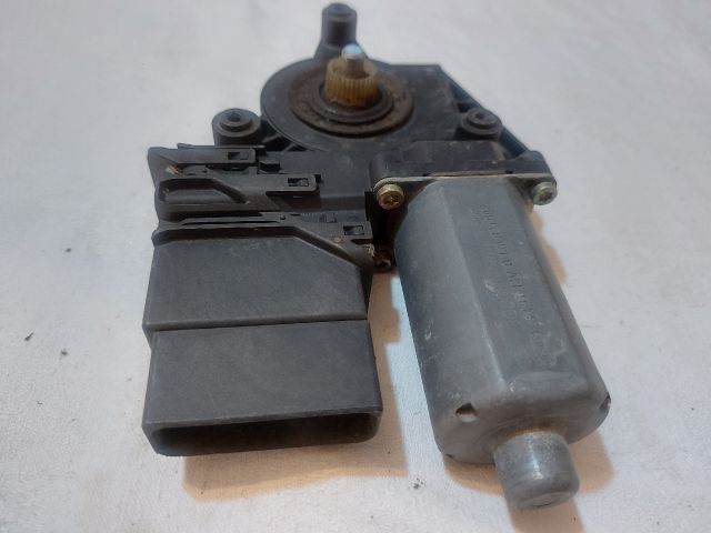 bontott VW PASSAT B5 Bal hátsó Ablakemelő Motor