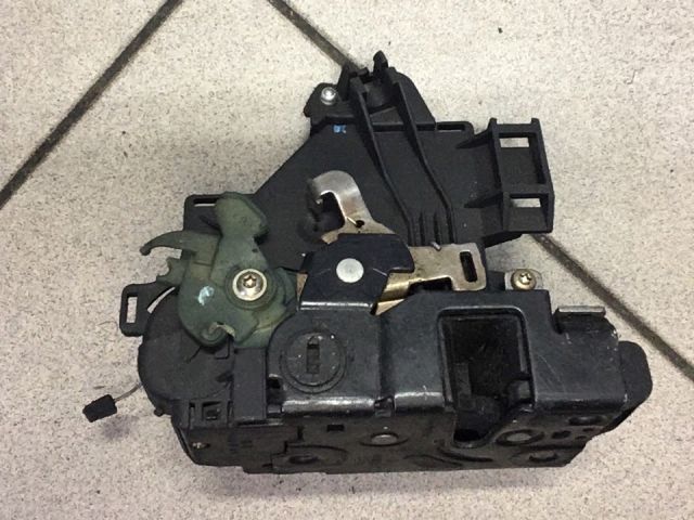 bontott VW PASSAT B5 Bal hátsó Ajtózár