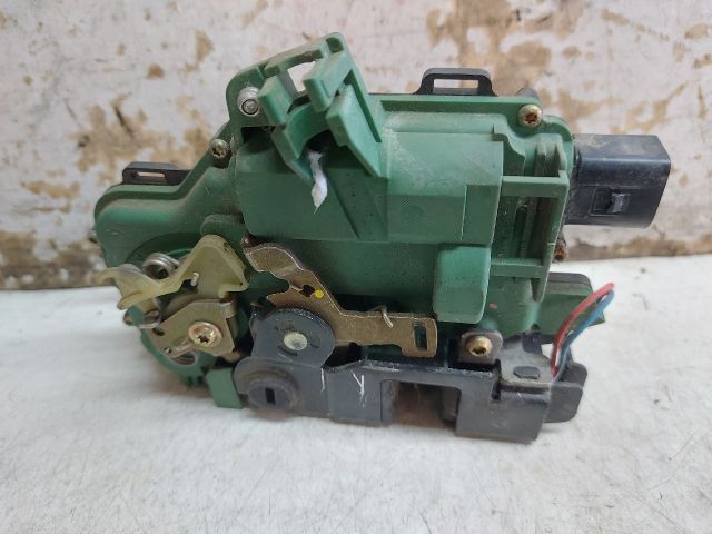 bontott VW PASSAT B5 Bal hátsó Ajtózár