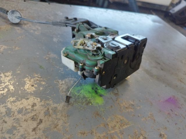 bontott VW PASSAT B5 Bal hátsó Ajtózár