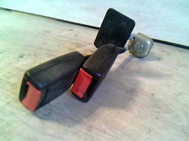 bontott VW PASSAT B5 Bal hátsó Biztonsági Öv Csat