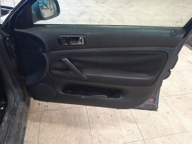 bontott VW PASSAT B5 Bal hátsó Kapaszkodó (Felső)