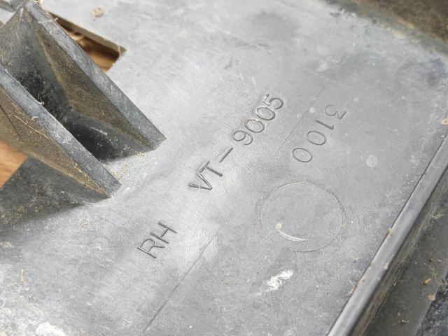 bontott VW PASSAT B5 Bal hátsó Lökhárító Tartó (Műanyag)