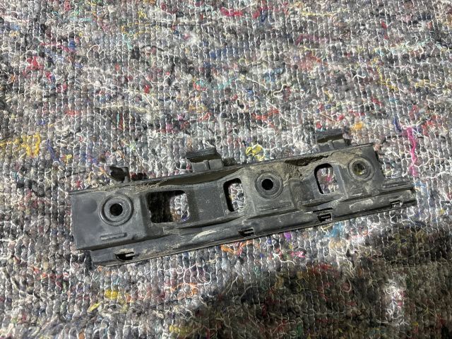 bontott VW PASSAT B5 Bal hátsó Oldal Lökhárító Tartó (Műanyag)