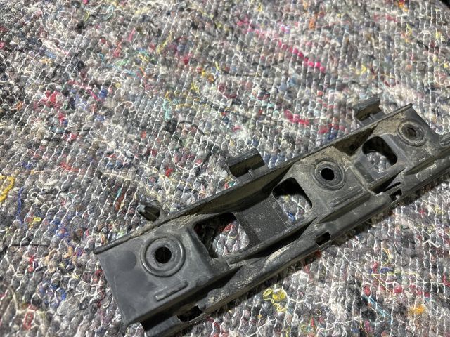 bontott VW PASSAT B5 Bal hátsó Oldal Lökhárító Tartó (Műanyag)