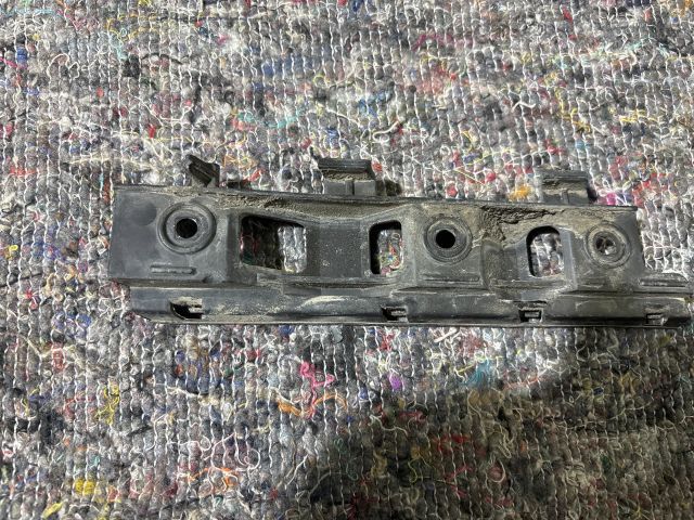 bontott VW PASSAT B5 Bal hátsó Oldal Lökhárító Tartó (Műanyag)