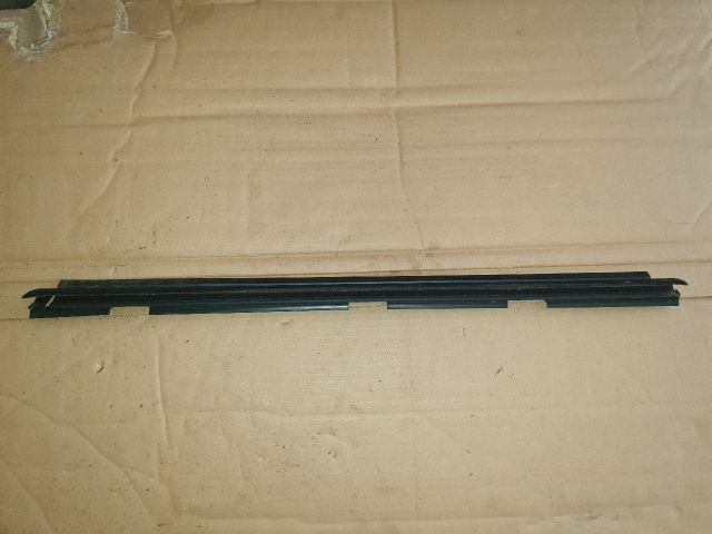 bontott VW PASSAT B5 Bal hátsó Vízlehúzó Gumicsík