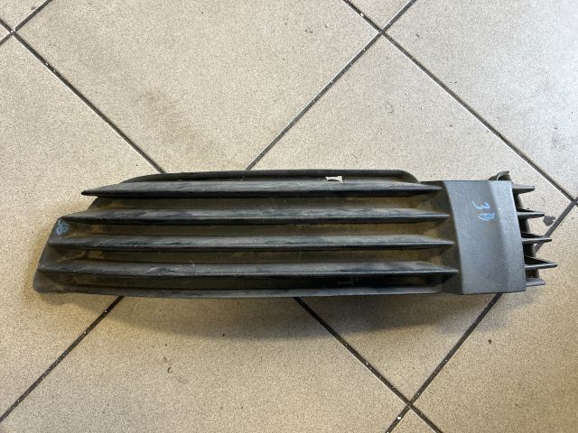 bontott VW PASSAT B5 Bal Ködlámpa Rács