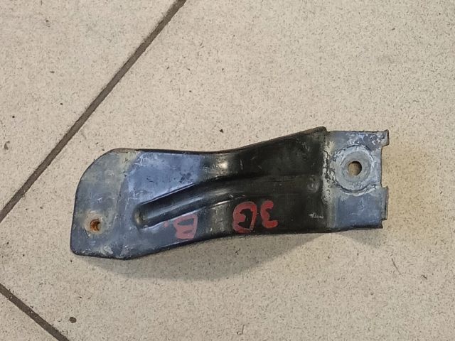 bontott VW PASSAT B5 Bal Sárvédő Oldaltartó