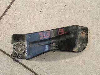 bontott VW PASSAT B5 Bal Sárvédő Oldaltartó