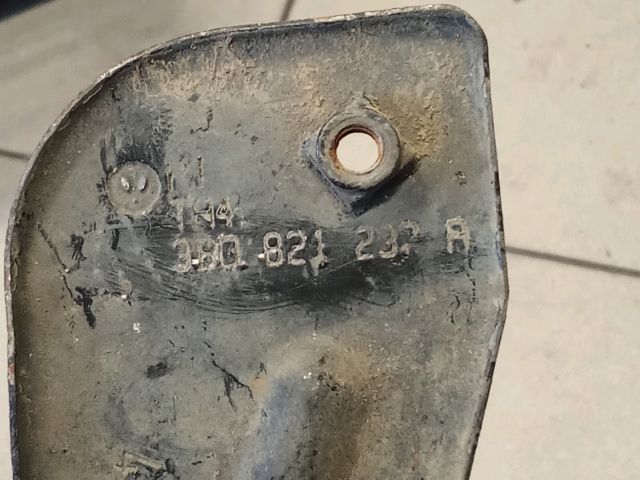 bontott VW PASSAT B5 Bal Sárvédő Oldaltartó