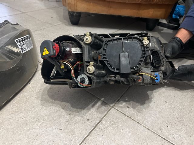 bontott VW PASSAT B5 Bal Xenon Fényszóró