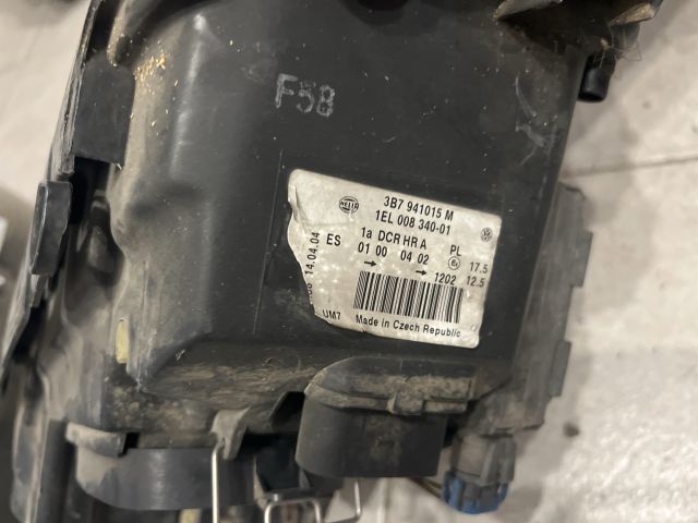 bontott VW PASSAT B5 Bal Xenon Fényszóró