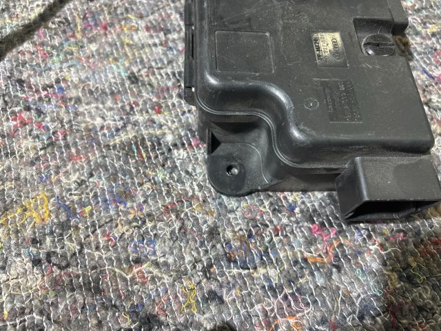 bontott VW PASSAT B5 Biztosítéktábla Doboz