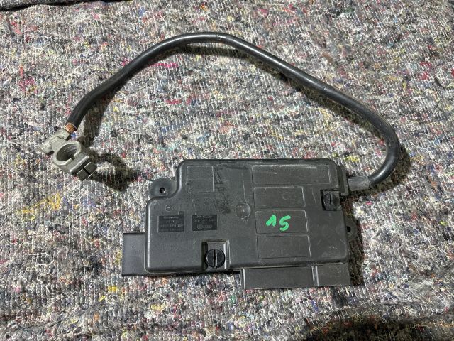 bontott VW PASSAT B5 Biztosítéktábla Doboz