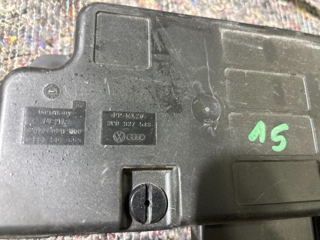 bontott VW PASSAT B5 Biztosítéktábla Doboz