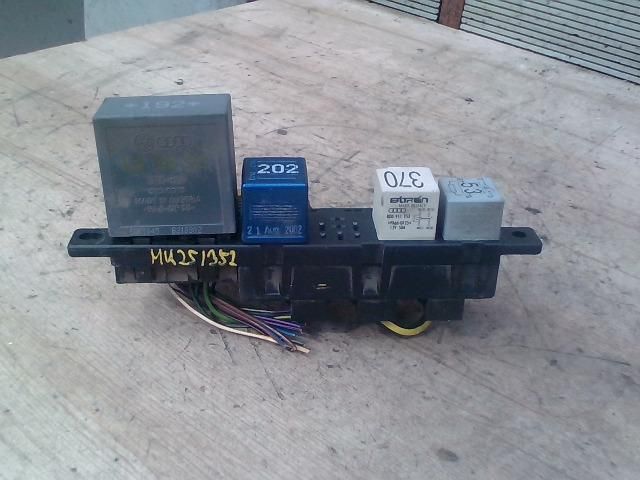 bontott VW PASSAT B5 Biztosítéktábla Utastér