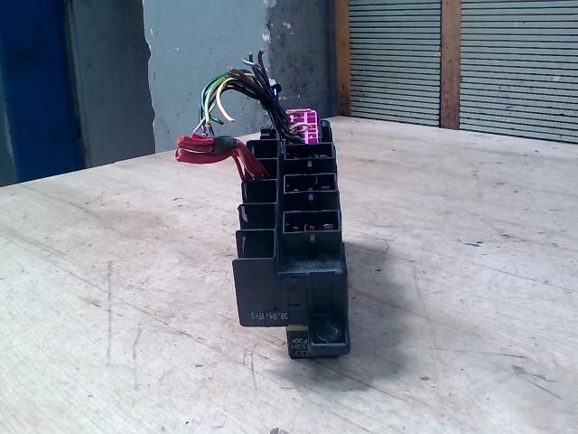 bontott VW PASSAT B5 Biztosítéktábla Utastér