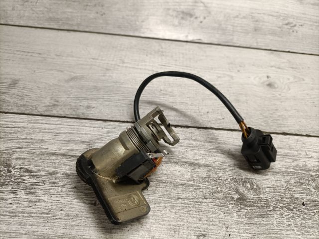 bontott VW PASSAT B5 Csomagtér Nyitó Kar / Gomb