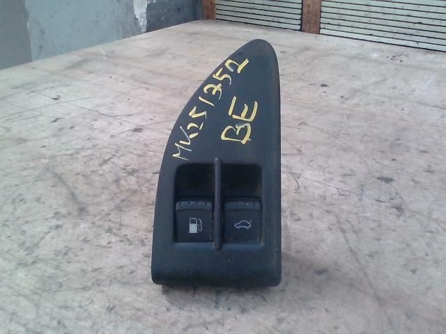 bontott VW PASSAT B5 Csomagtér Nyitó Kar / Gomb
