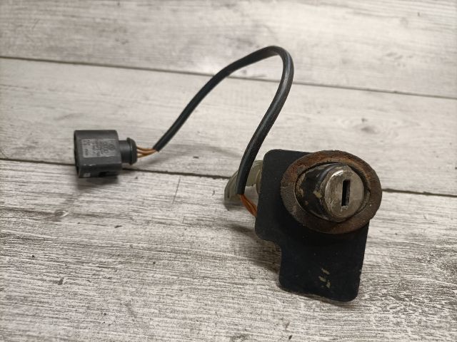 bontott VW PASSAT B5 Csomagtér Nyitó Kar / Gomb