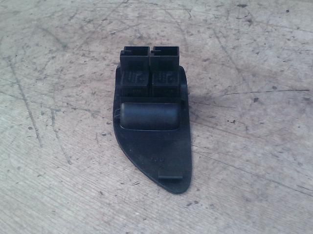 bontott VW PASSAT B5 Csomagtér Nyitó Kar / Gomb