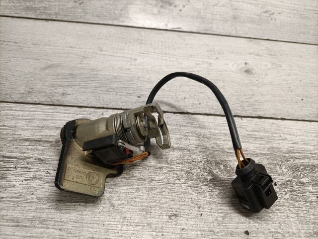 bontott VW PASSAT B5 Csomagtér Nyitó Kar / Gomb