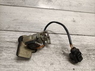 bontott VW PASSAT B5 Csomagtér Nyitó Kar / Gomb