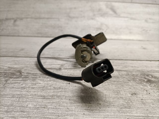 bontott VW PASSAT B5 Csomagtér Nyitó Kar / Gomb