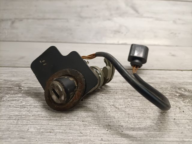 bontott VW PASSAT B5 Csomagtér Nyitó Kar / Gomb