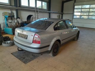 bontott VW PASSAT B5 Csomagtérajtó Burkolat Alsó