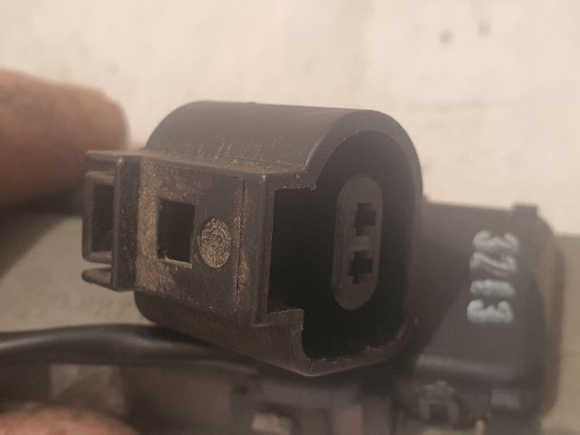 bontott VW PASSAT B5 Csomagtérajtó Kilincs