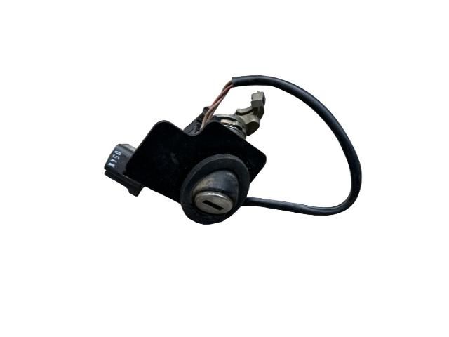 bontott VW PASSAT B5 Csomagtérajtó Zárbetét