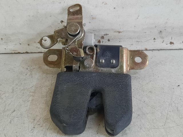 bontott VW PASSAT B5 Csomagtérajtó Zárszerkezet