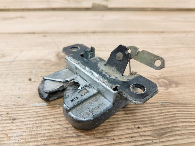 bontott VW PASSAT B5 Csomagtérajtó Zárszerkezet