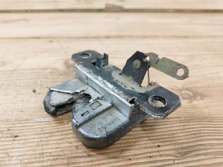 bontott VW PASSAT B5 Csomagtérajtó Zárszerkezet